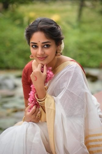 Deepshikha-in-traditional-Onam-attire-6